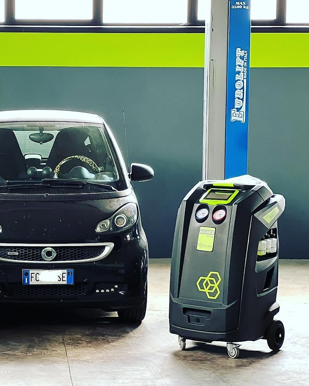 Stazione per la ricarica del climatizzatore